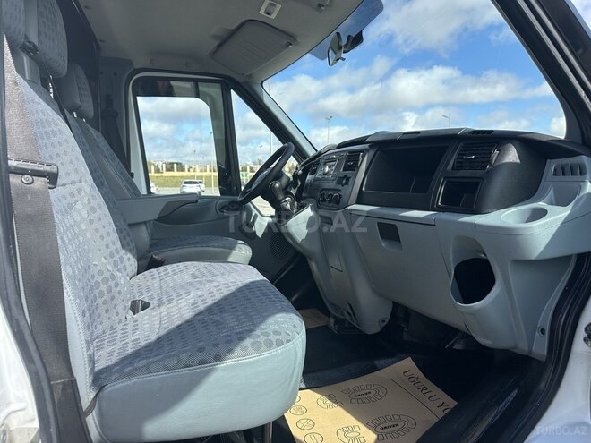 Ford Transit-11