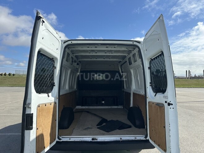 Ford Transit-12