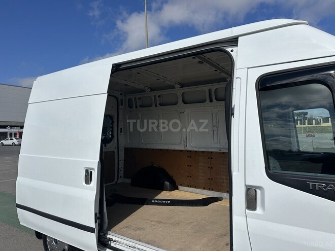 Ford Transit-13