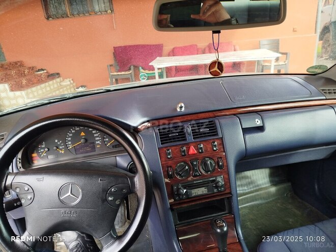 Mercedes E 200 1999, 357,920 km - 2.0 l - Bakı