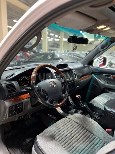 Toyota Land Cruiser Prado-12