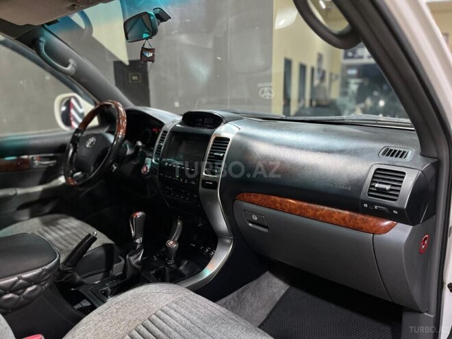 Toyota Land Cruiser Prado-17