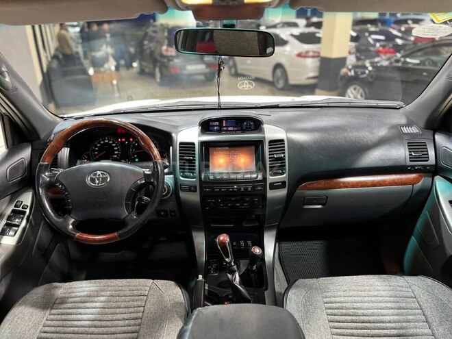 Toyota Land Cruiser Prado-16