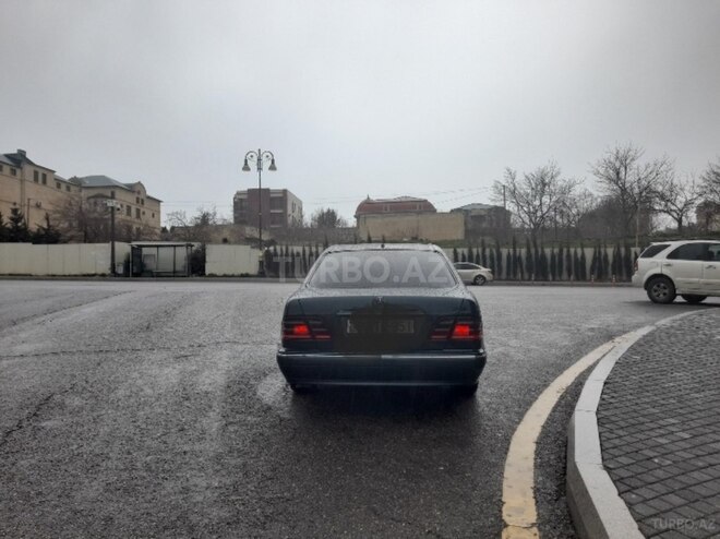 Mercedes E 270 2000, 409,000 km - 2.7 l - Bakı