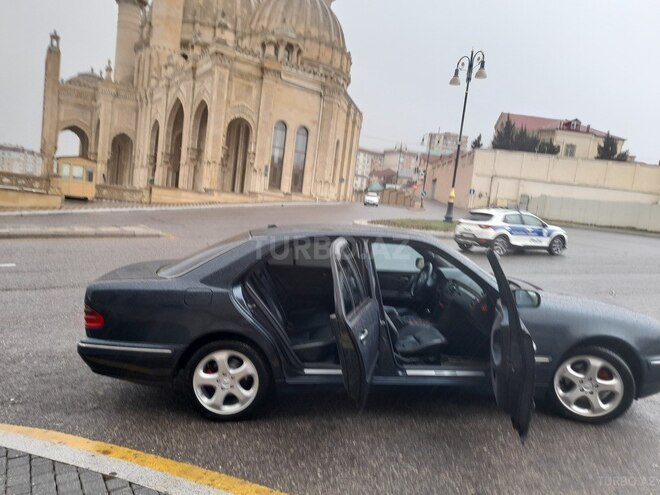 Mercedes E 270 2000, 409,000 km - 2.7 l - Bakı