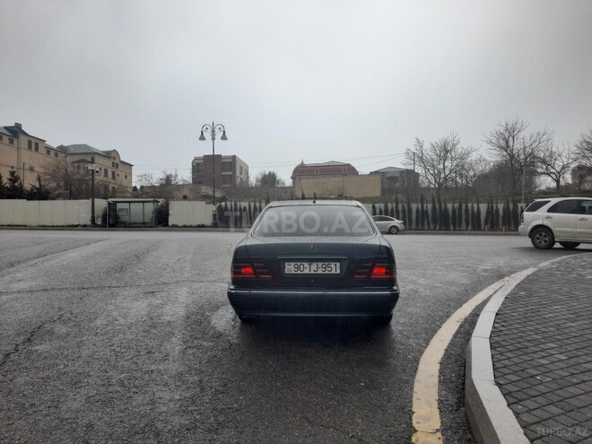 Mercedes E 270 2000, 409,000 km - 2.7 l - Bakı