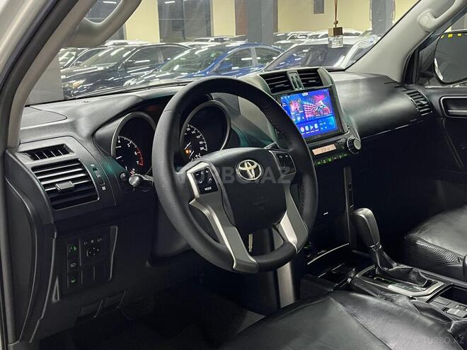 Toyota Land Cruiser Prado-21