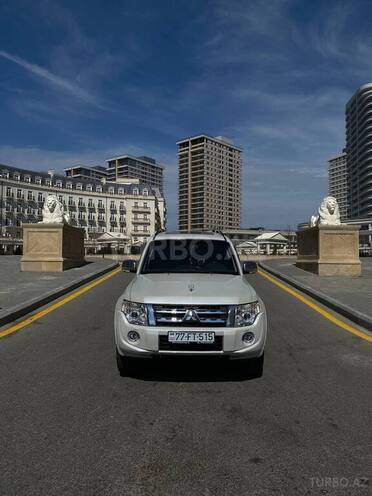 Mitsubishi Pajero-3