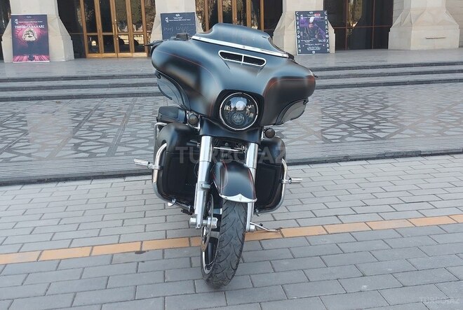 Harley-Davidson FLHX Street Glide-2