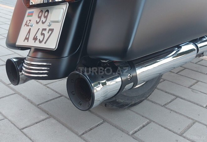 Harley-Davidson FLHX Street Glide-12