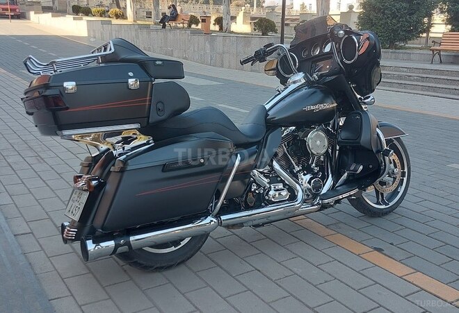 Harley-Davidson FLHX Street Glide-4