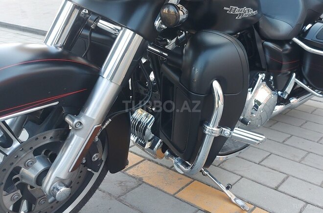 Harley-Davidson FLHX Street Glide-11