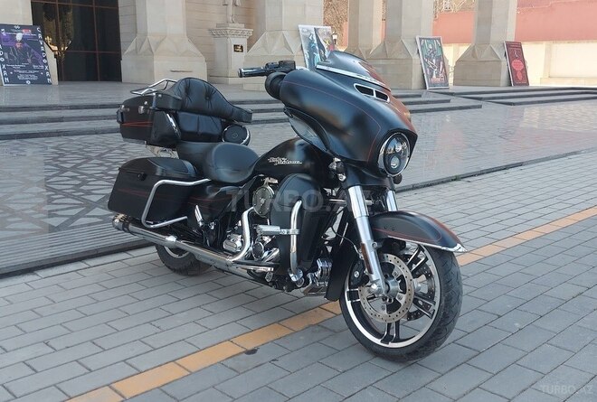 Harley-Davidson FLHX Street Glide-1