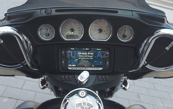 Harley-Davidson FLHX Street Glide-9