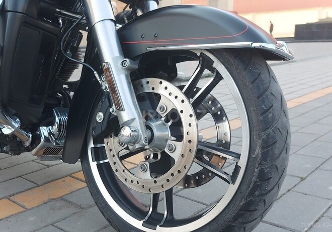 Harley-Davidson FLHX Street Glide-10