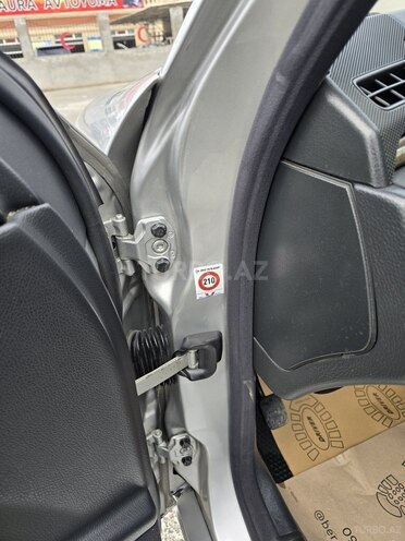 Mercedes E 240 2000, 142,000 km - 2.4 l - Qazax