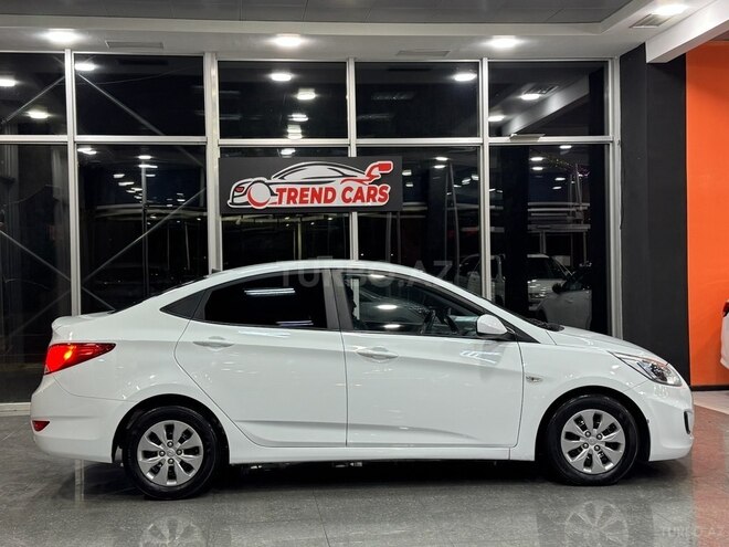 Hyundai Accent-4