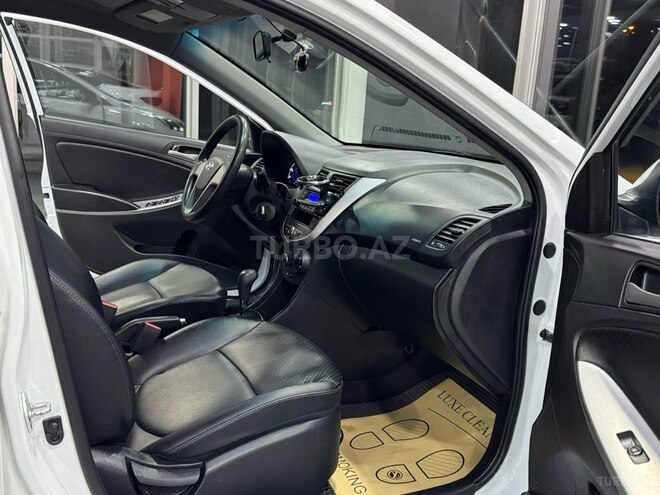 Hyundai Accent-13