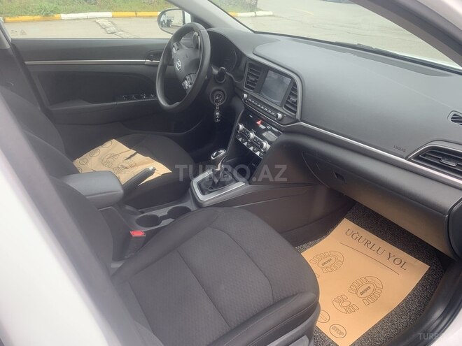 Hyundai Elantra-10