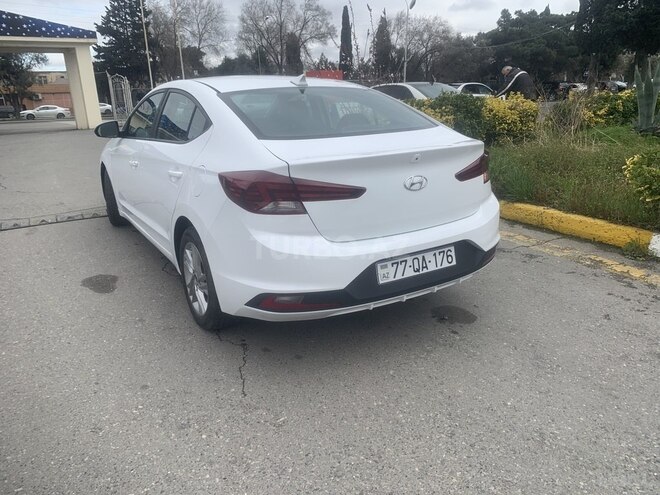 Hyundai Elantra-4