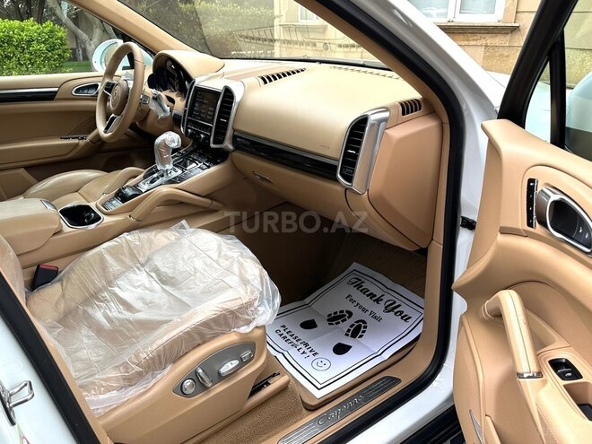 Porsche Cayenne-11