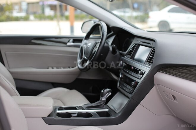 Hyundai Sonata-11