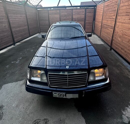 Mercedes E 220-1