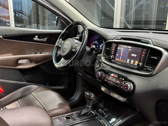 Kia Sorento-12