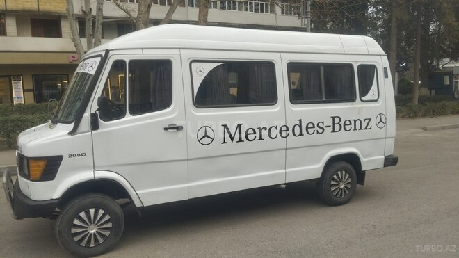 Mercedes 208 D 1994, 300,000 km - 2.9 l - Mingəçevir