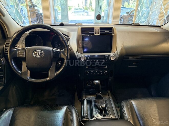 Toyota Land Cruiser Prado-10