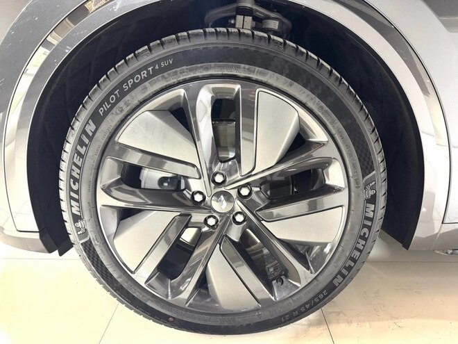 Li Auto L9 2025, 0 km - 1.5 l - Bakı