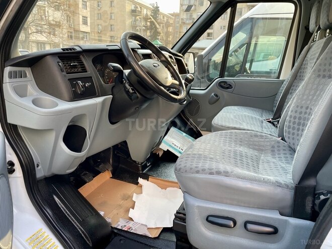 Ford Transit-15