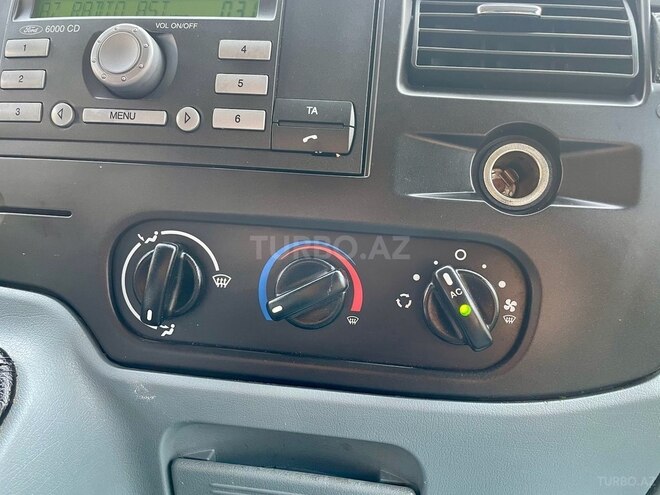 Ford Transit-14