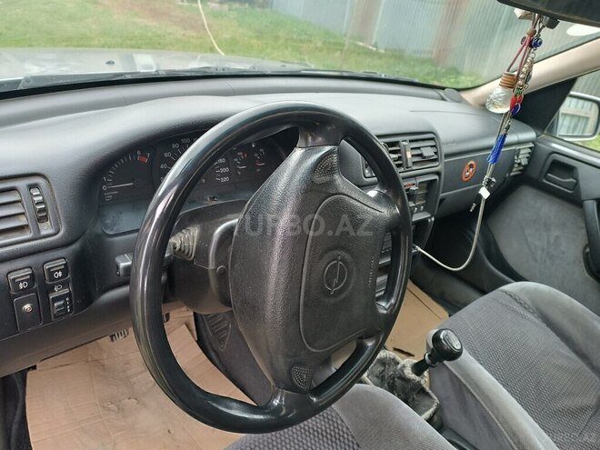 Opel Vectra 1994, 320,000 km - 2.0 l - Şəki