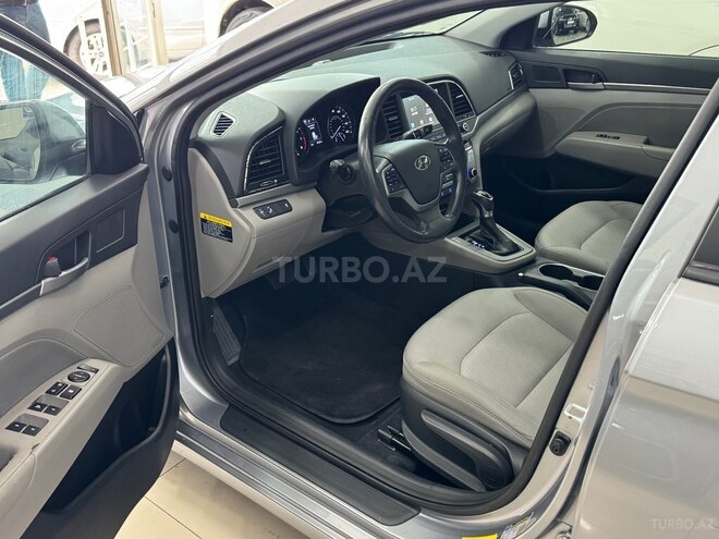 Hyundai Elantra-7