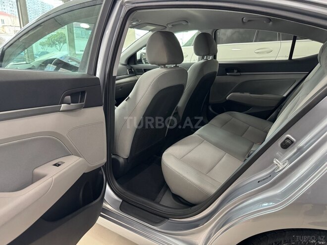 Hyundai Elantra-8
