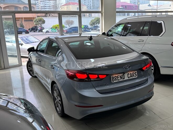 Hyundai Elantra-17