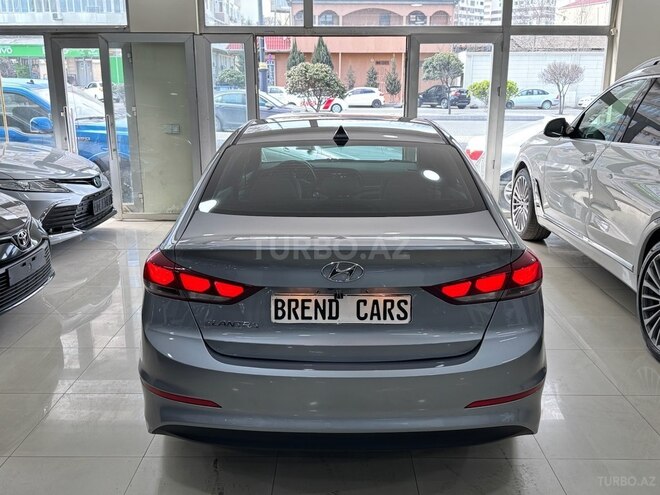 Hyundai Elantra-14