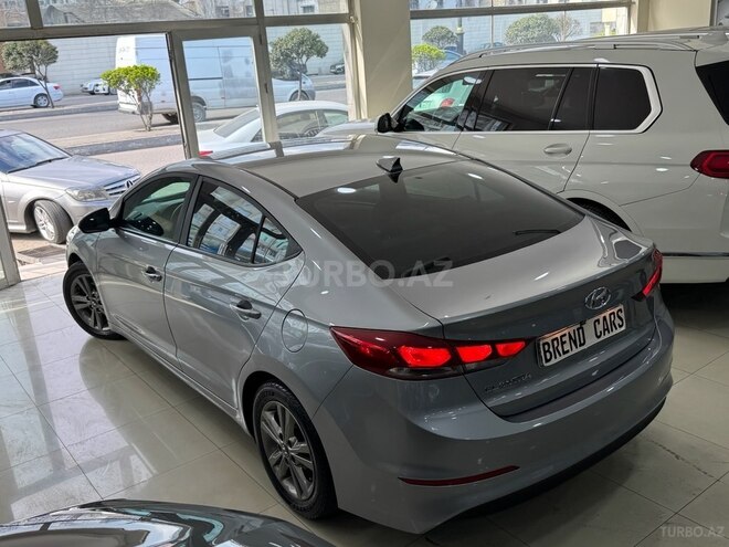 Hyundai Elantra-18