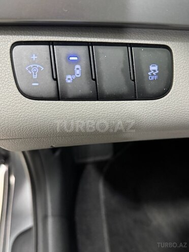 Hyundai Elantra-16