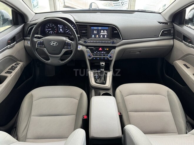 Hyundai Elantra-10