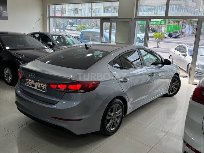 Hyundai Elantra-13