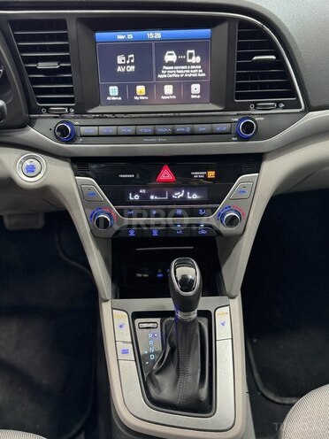 Hyundai Elantra-19