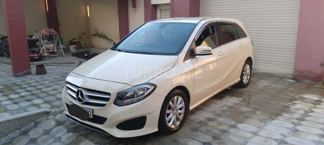 Mercedes B 180 2015, 324,000 km - 1.8 l - Bakı