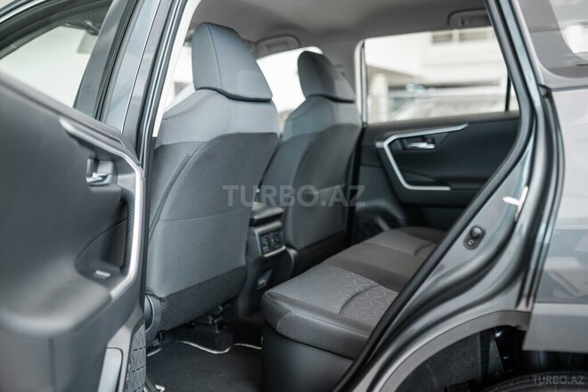 Toyota RAV4-10