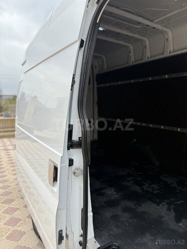 Ford Transit-11
