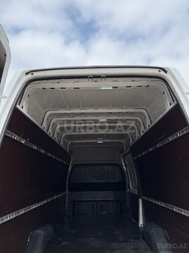 Ford Transit-7