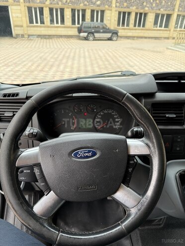 Ford Transit-15