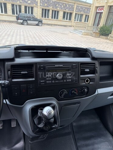 Ford Transit-18