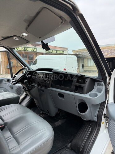 Ford Transit-20
